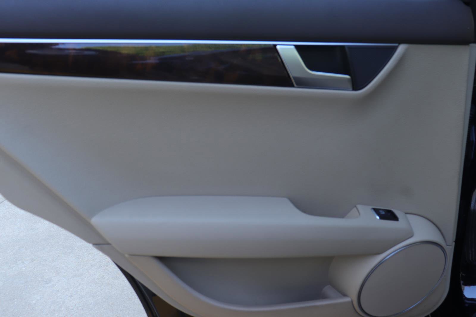 Used 2013 Mercedes-Benz C 250 Luxury image 12