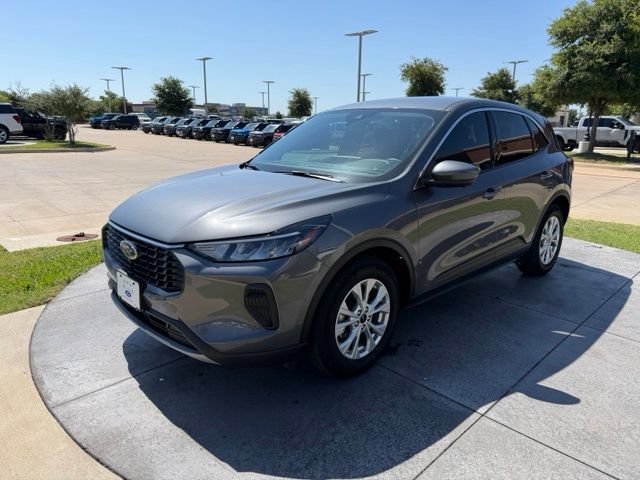 Certified 2023 Ford Escape Active w/ Tech Pack #2 FWD image 3