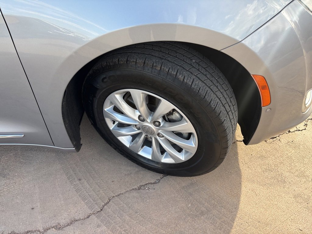 Used 2018 Chrysler Pacifica Touring-L Plus w/ Advanced Safetytec Group image 12