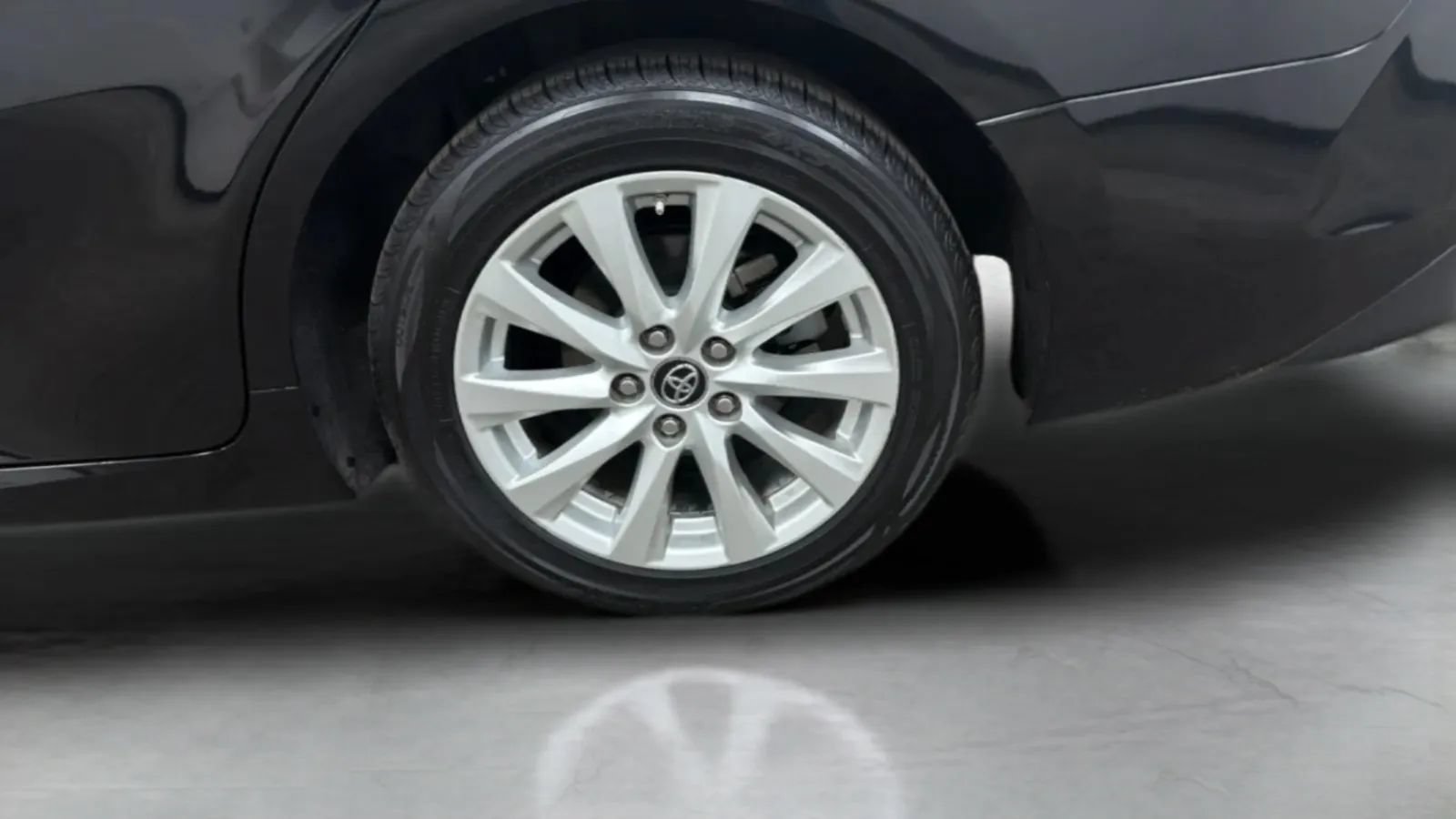 Used 2018 Toyota Camry LE FWD image 27