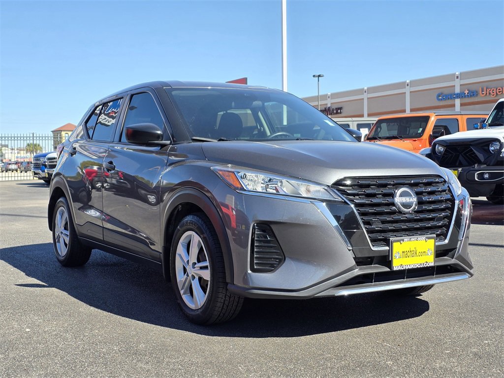 Used 2022 Nissan Kicks S image 3