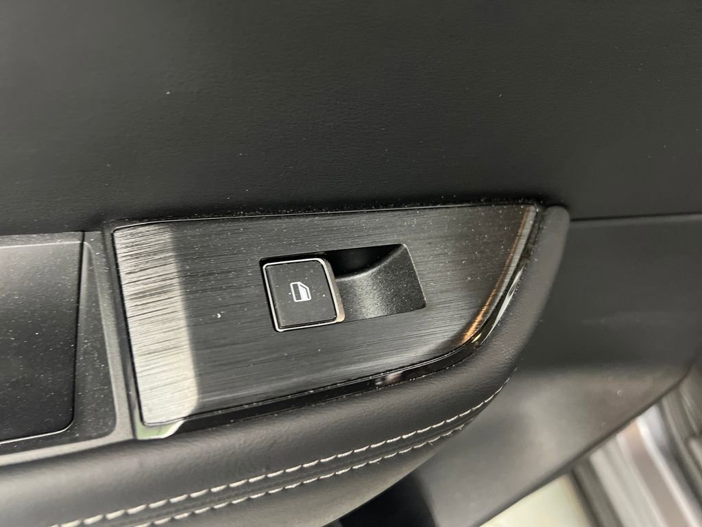 Used 2025 Nissan Rogue SL image 16