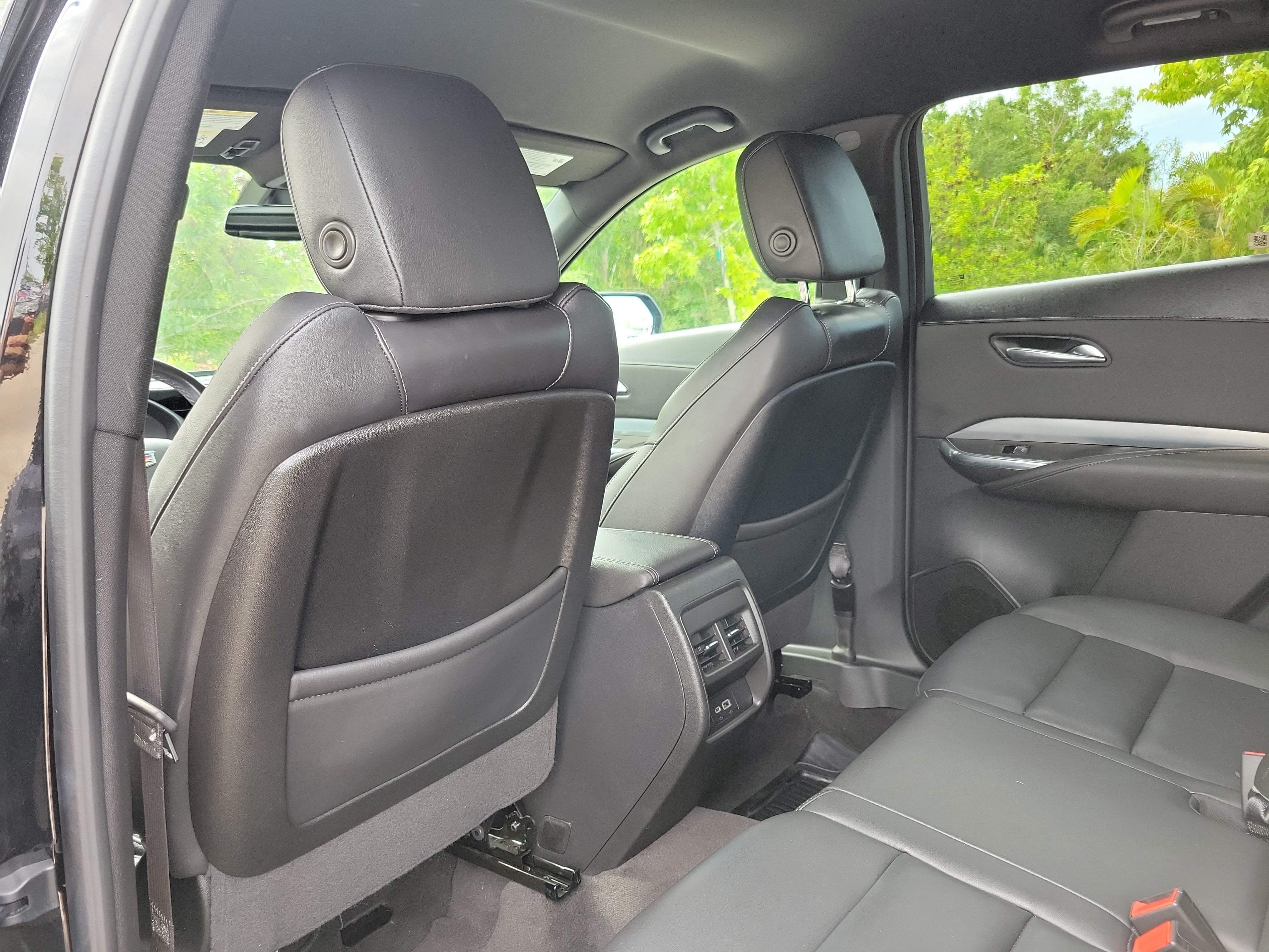 Used 2021 Cadillac XT4 Premium Luxury w/ LPO, Radiant Package FWD image 13