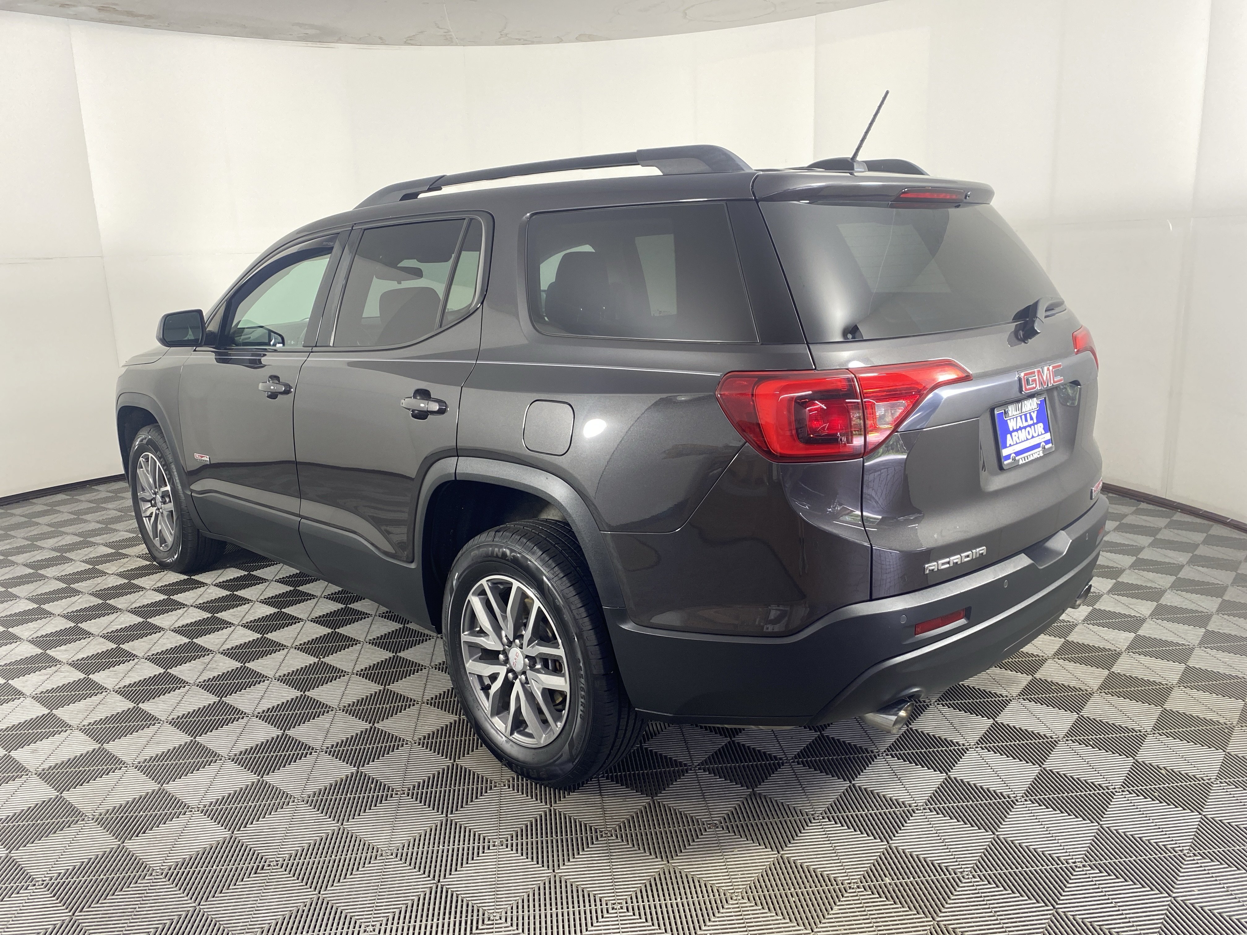 Used 2017 GMC Acadia SLE w/ Driver Alert Package I AWD/4WD image 9