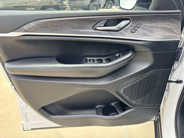 Used 2023 Jeep Grand Cherokee Limited AWD/4WD image 23