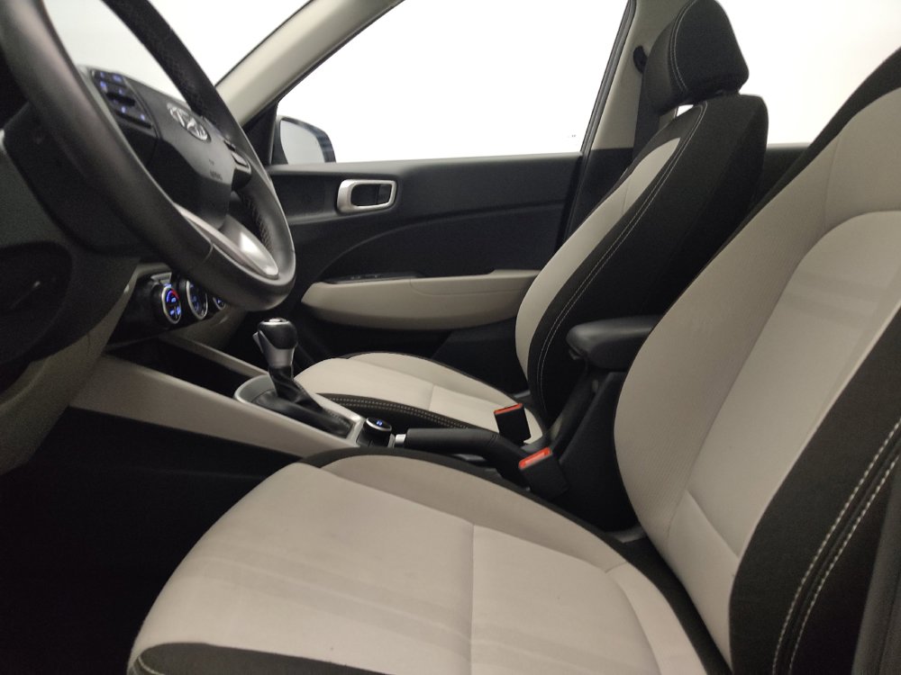 Used 2025 Hyundai Venue SEL FWD image 17