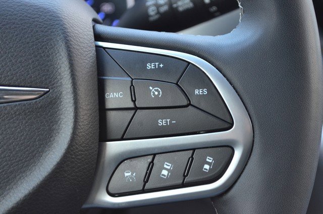 Used 2024 Chrysler Pacifica Touring-L image 21