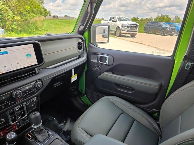 New 2026 Jeep Gladiator Mojave w/ Steel Bumper Group AWD/4WD image 37