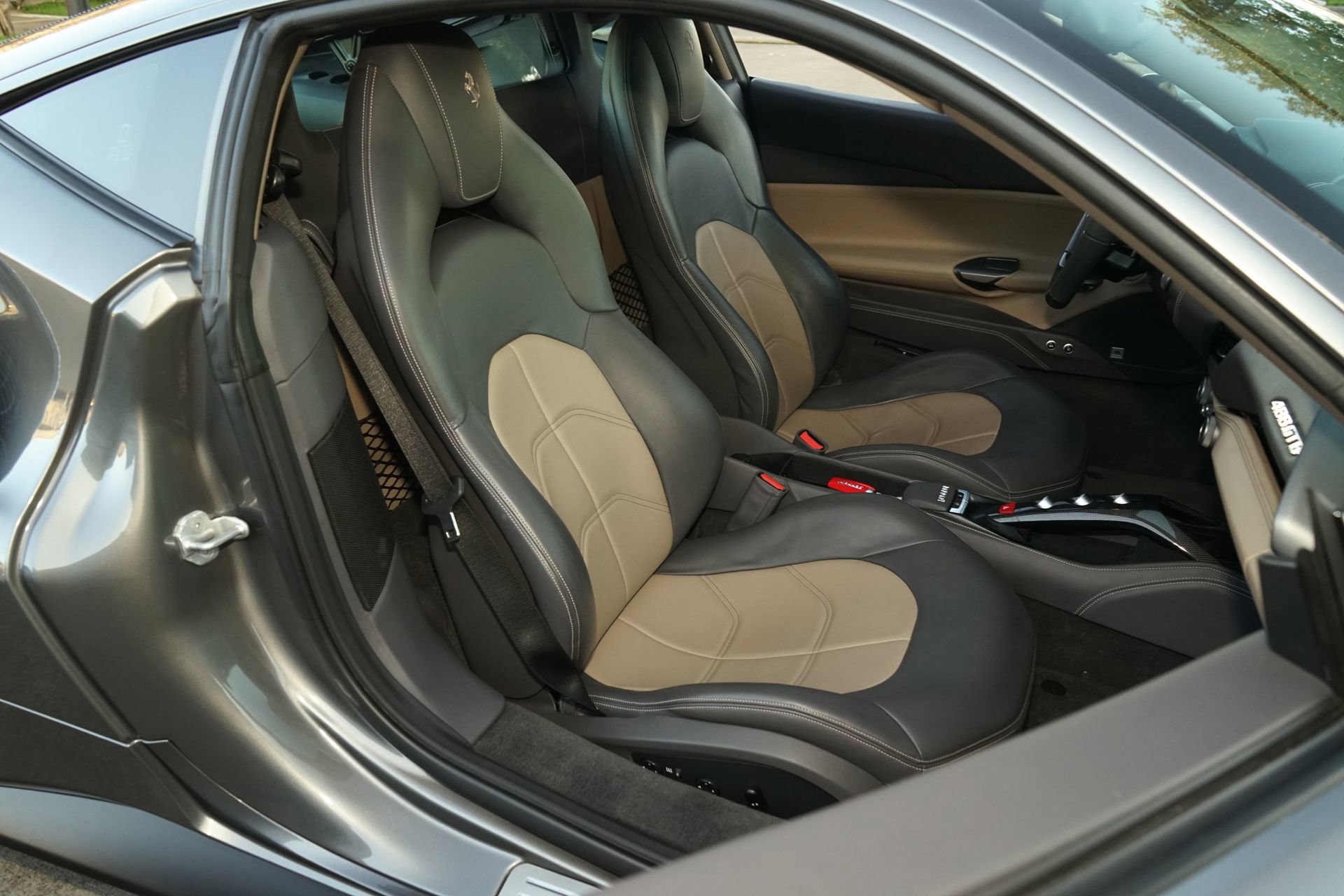 Used 2016 Ferrari 488 GTB image 11