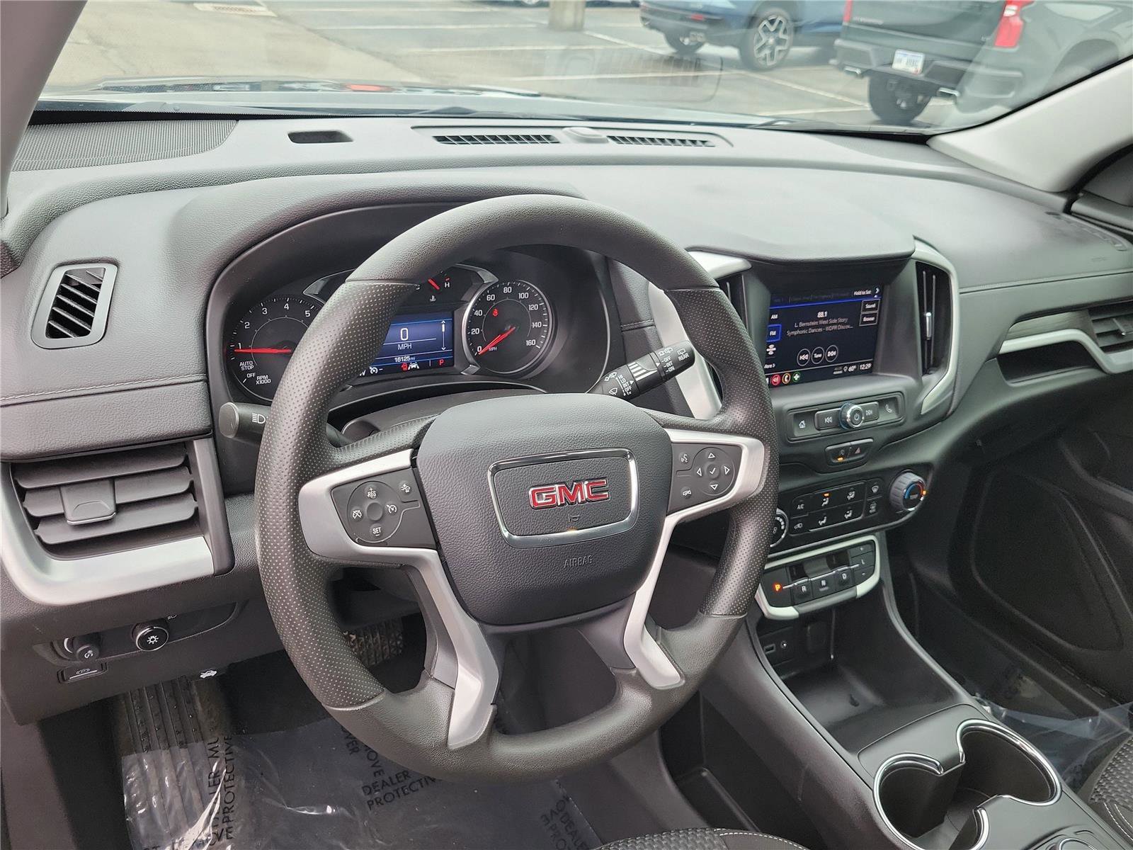 Used 2024 GMC Terrain SLE image 17