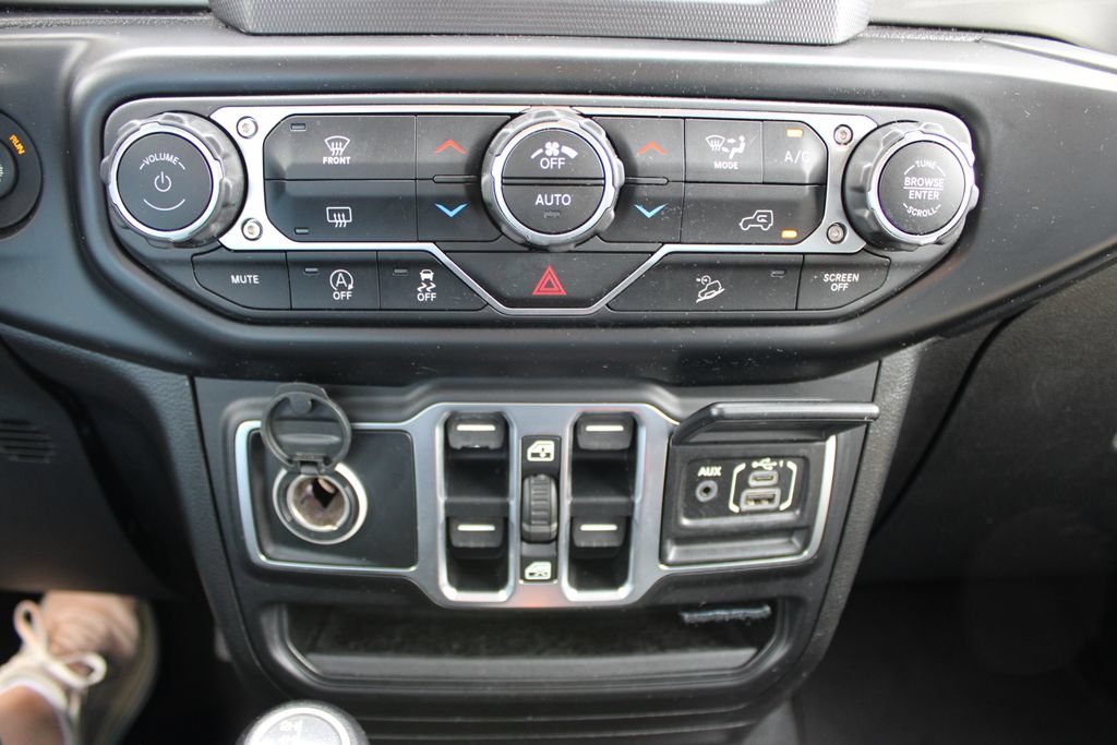 Used 2020 Jeep Wrangler Unlimited Sahara AWD/4WD image 40