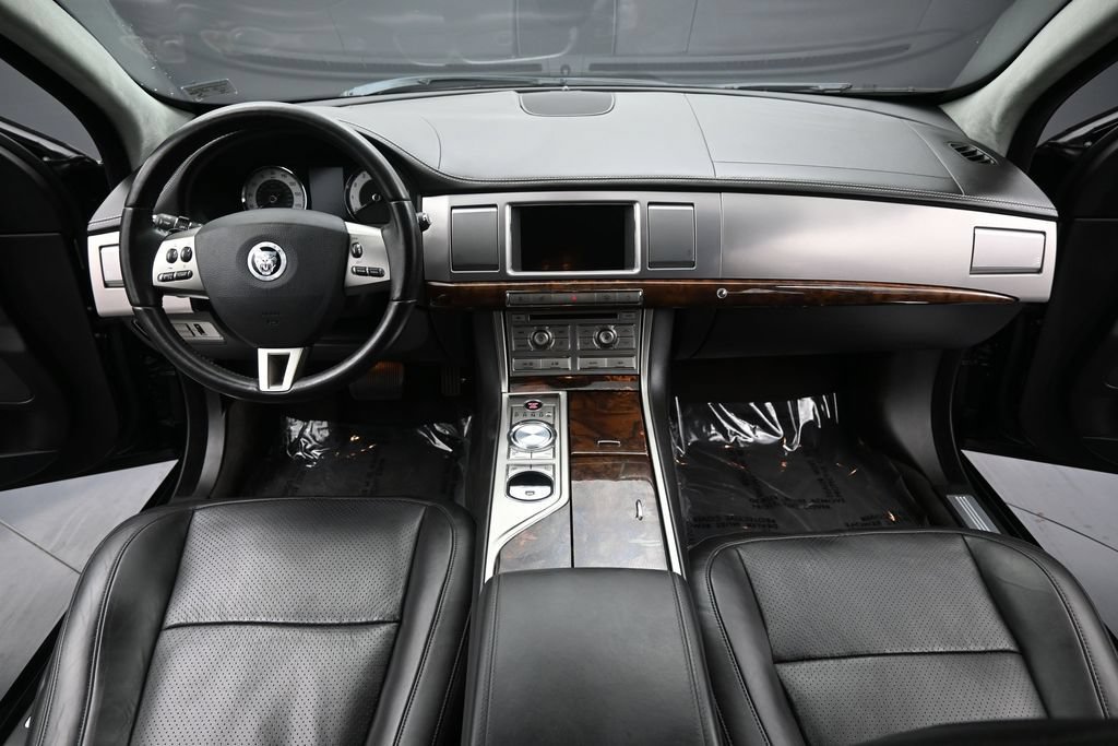 Used 2011 Jaguar XF Premium RWD image 16