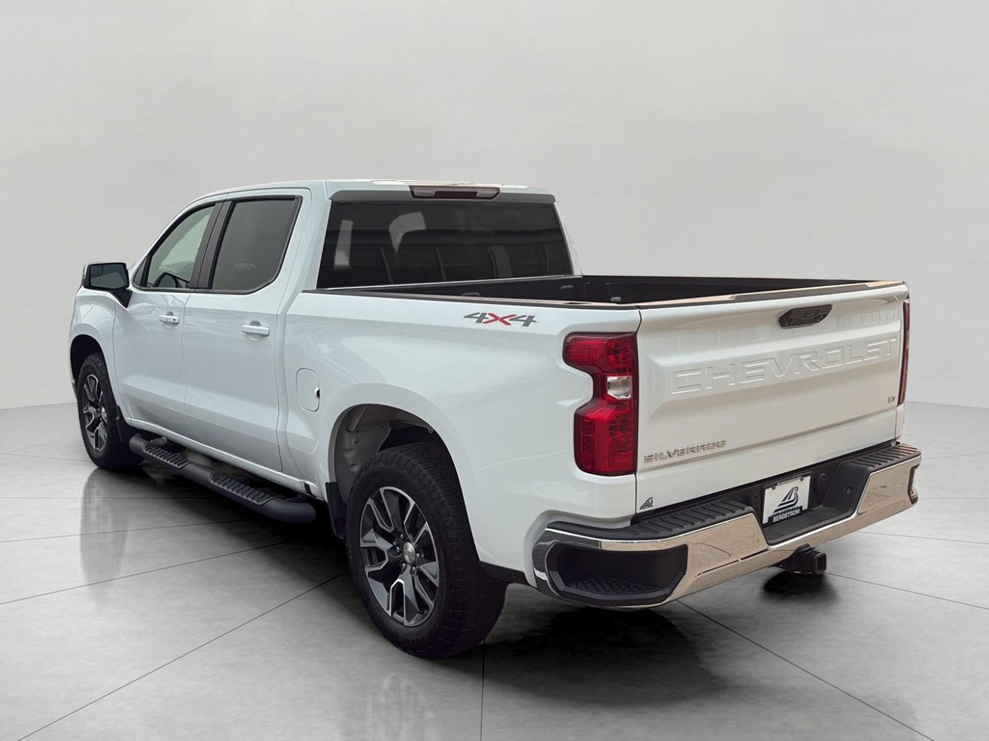 Used 2024 Chevrolet Silverado 1500 LT AWD/4WD image 6