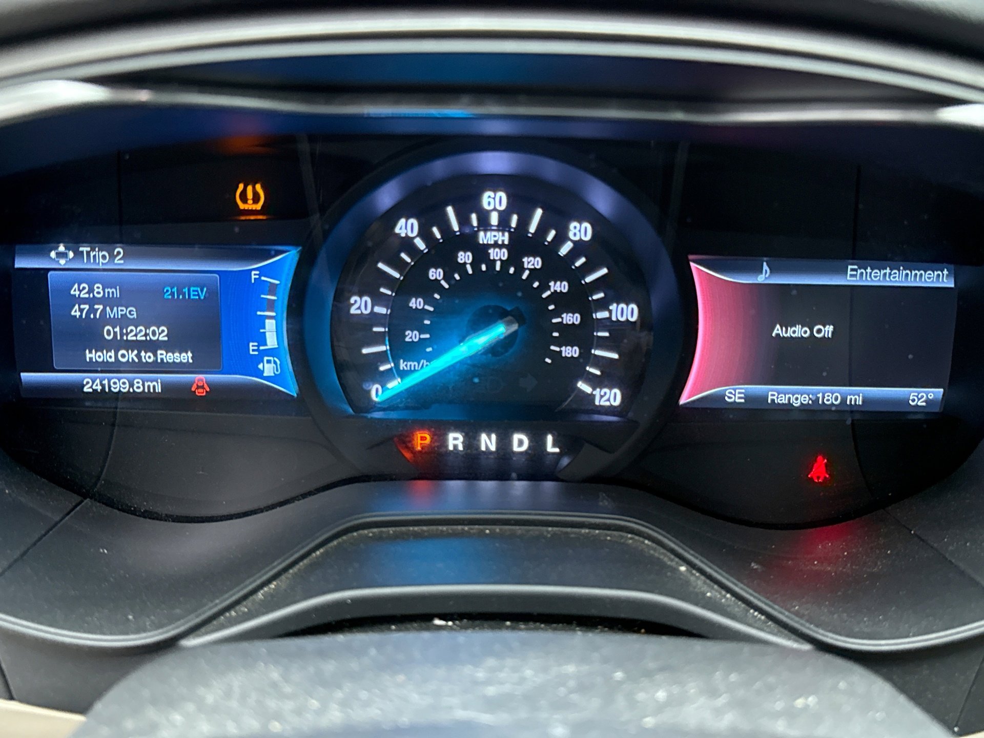 Used 2020 Ford Fusion SE image 9