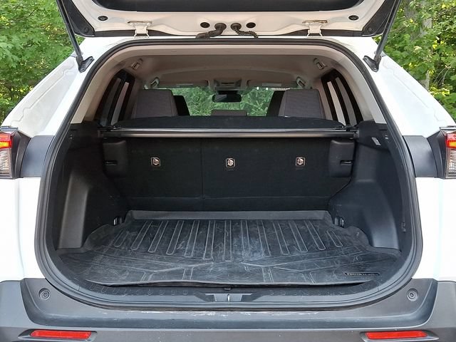 Used 2020 Toyota RAV4 LE w/ Carpet Mat Package FWD image 29