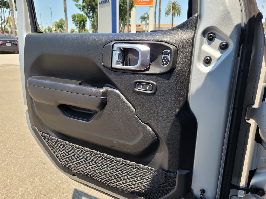 Used 2023 Jeep Wrangler Unlimited AWD/4WD image 33