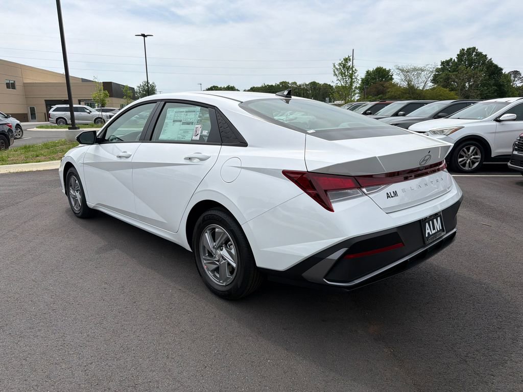 New 2026 Hyundai Elantra SE FWD image 8