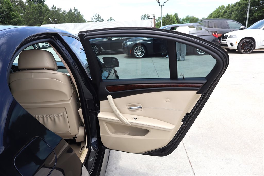 Used 2008 BMW 550i Sedan w/ Sport Pkg RWD image 33