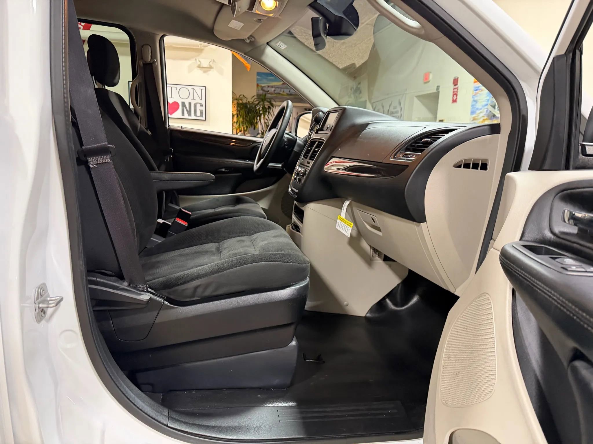 Used 2019 Dodge Grand Caravan SE image 39