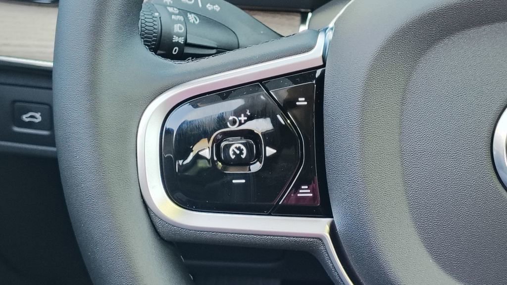 New 2026 Volvo XC90 B6 Plus w/ Protection Package Premier image 14