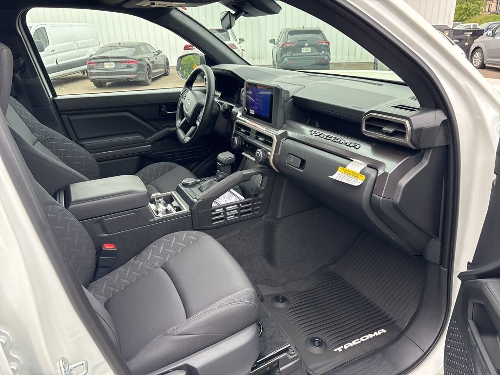 Certified 2026 Toyota Tacoma SR5 AWD/4WD image 18