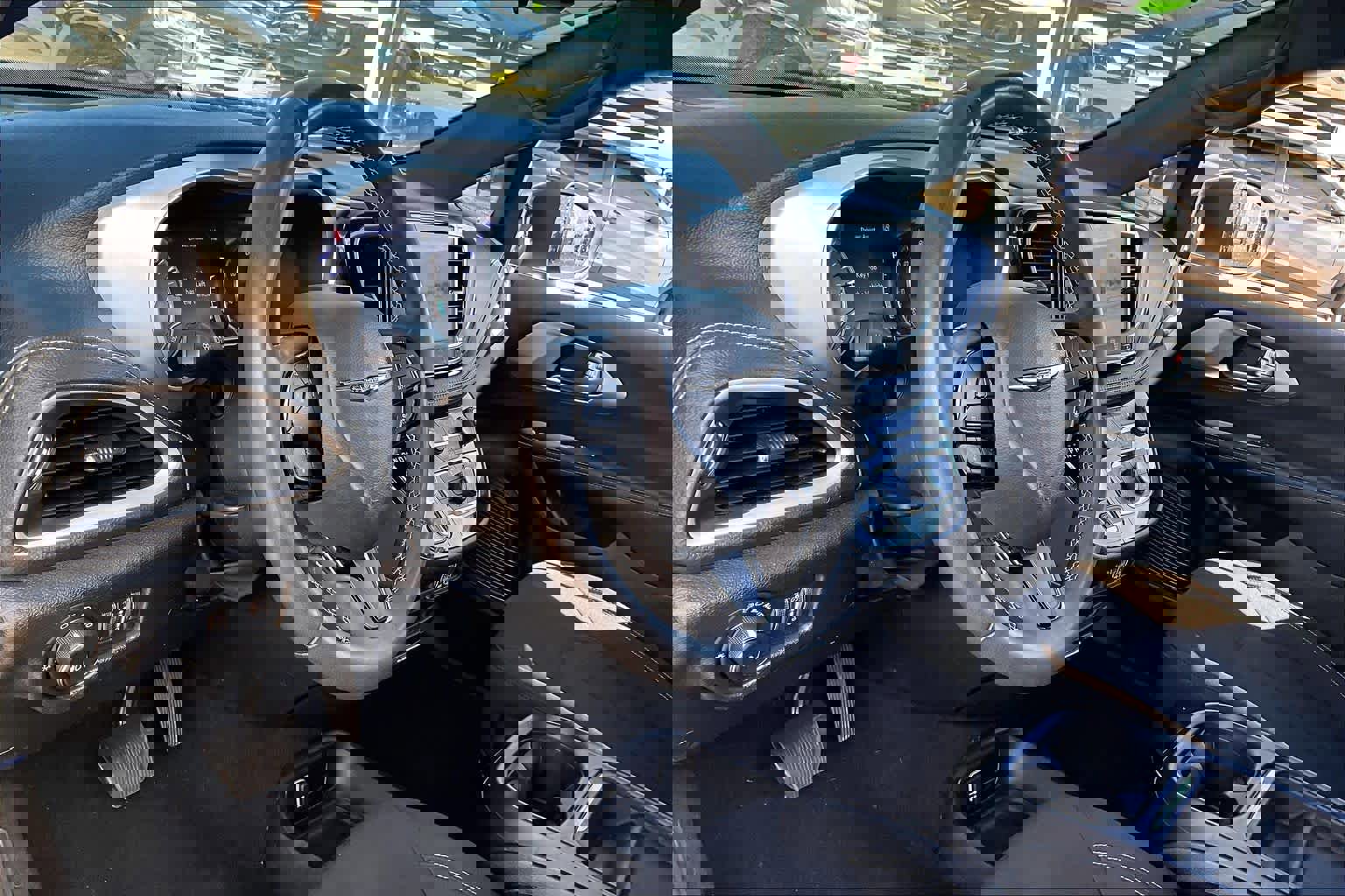 Used 2023 Chrysler Pacifica Touring image 18