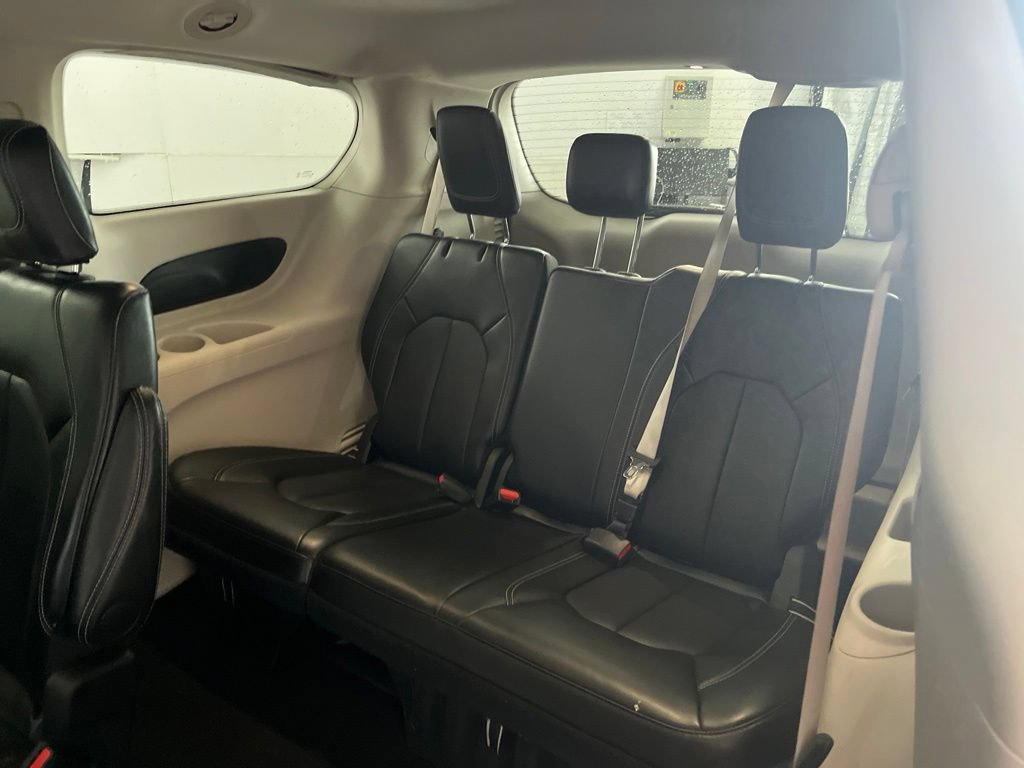 Used 2024 Chrysler Pacifica Touring-L FWD image 20