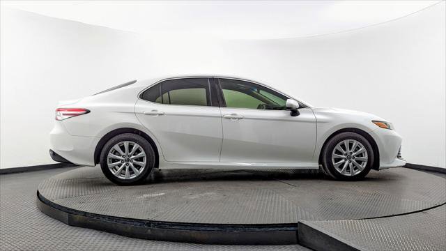 Used 2018 Toyota Camry LE image 9