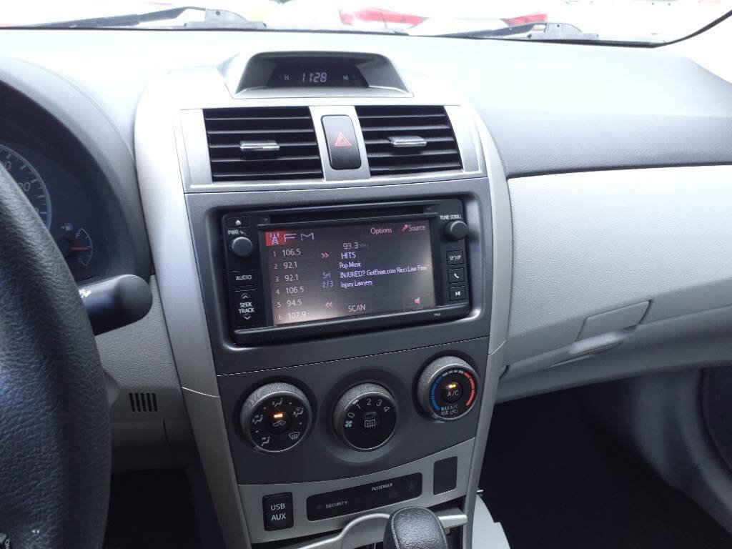 Used 2013 Toyota Corolla LE Special Edition FWD image 15