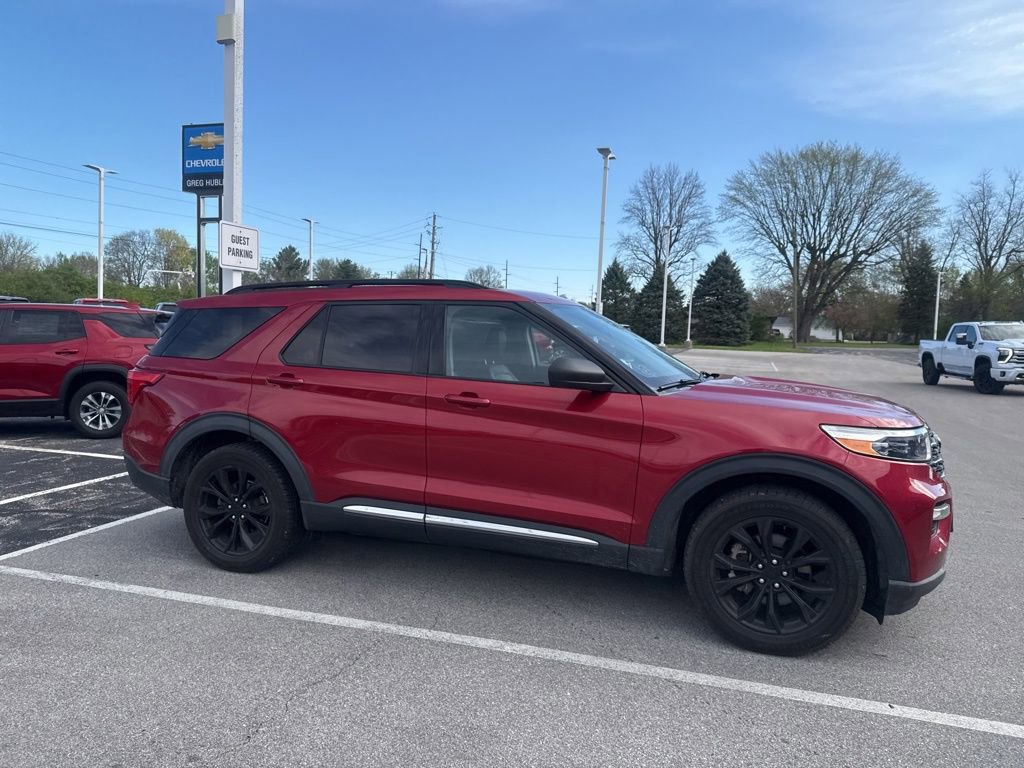 Used 2020 Ford Explorer XLT w/ Equipment Group 202A image 9