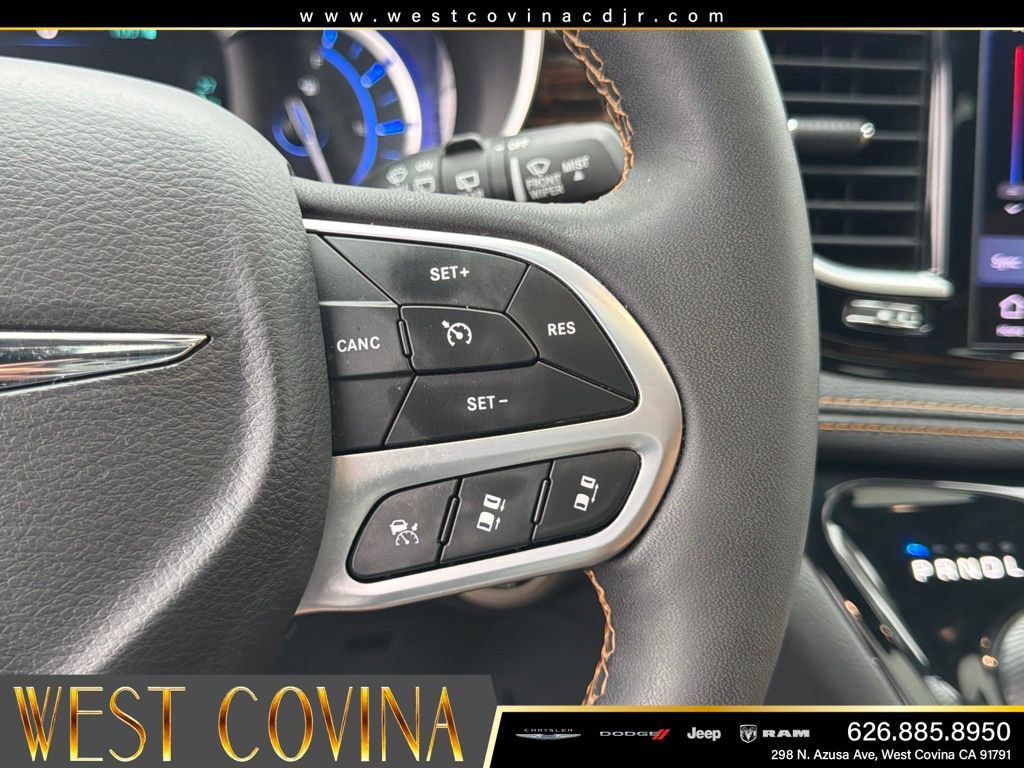 Used 2023 Chrysler Pacifica Pinnacle FWD image 30