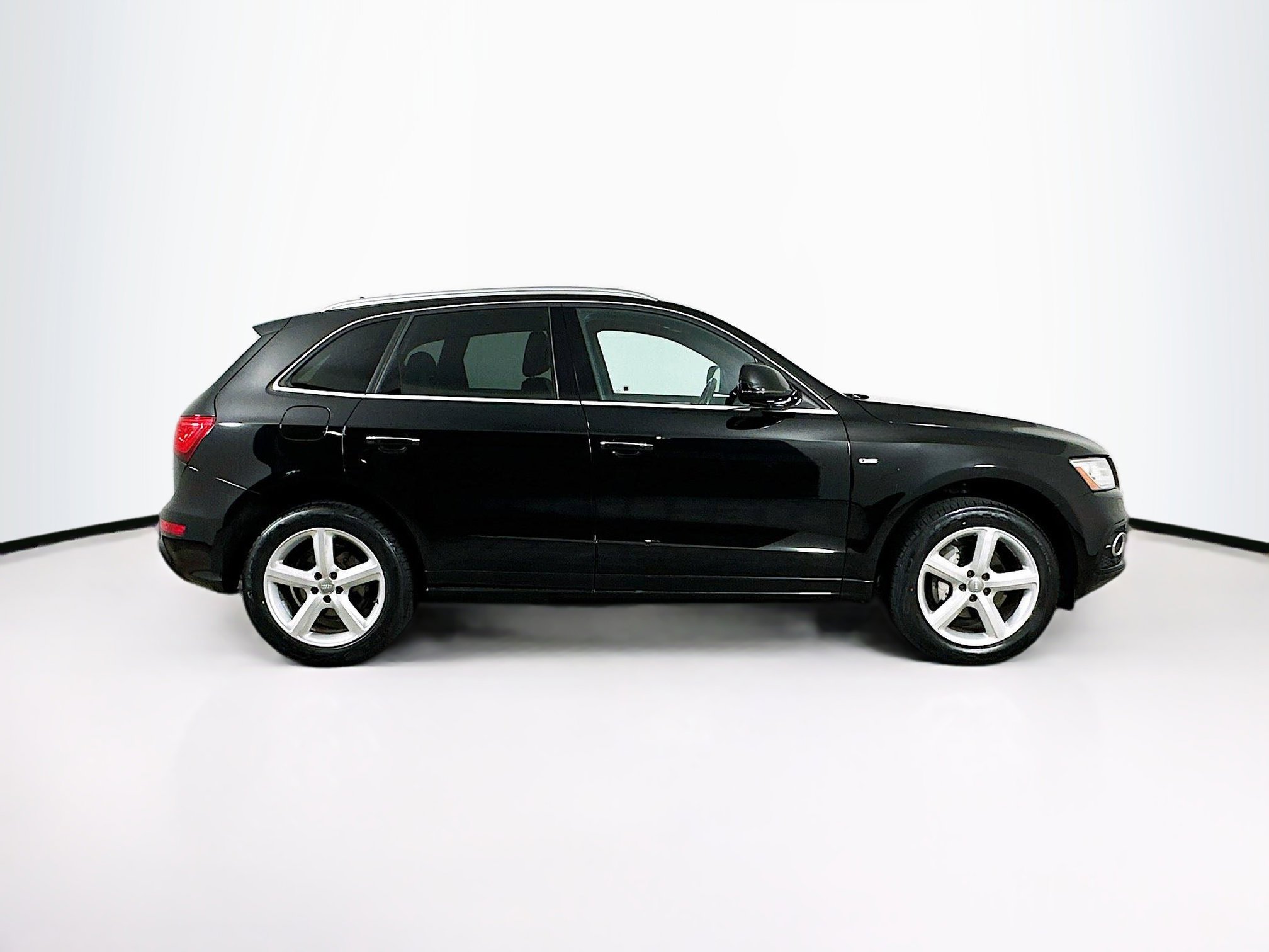 Used 2017 Audi Q5 2.0T Premium Plus w/ Technology Package image 10