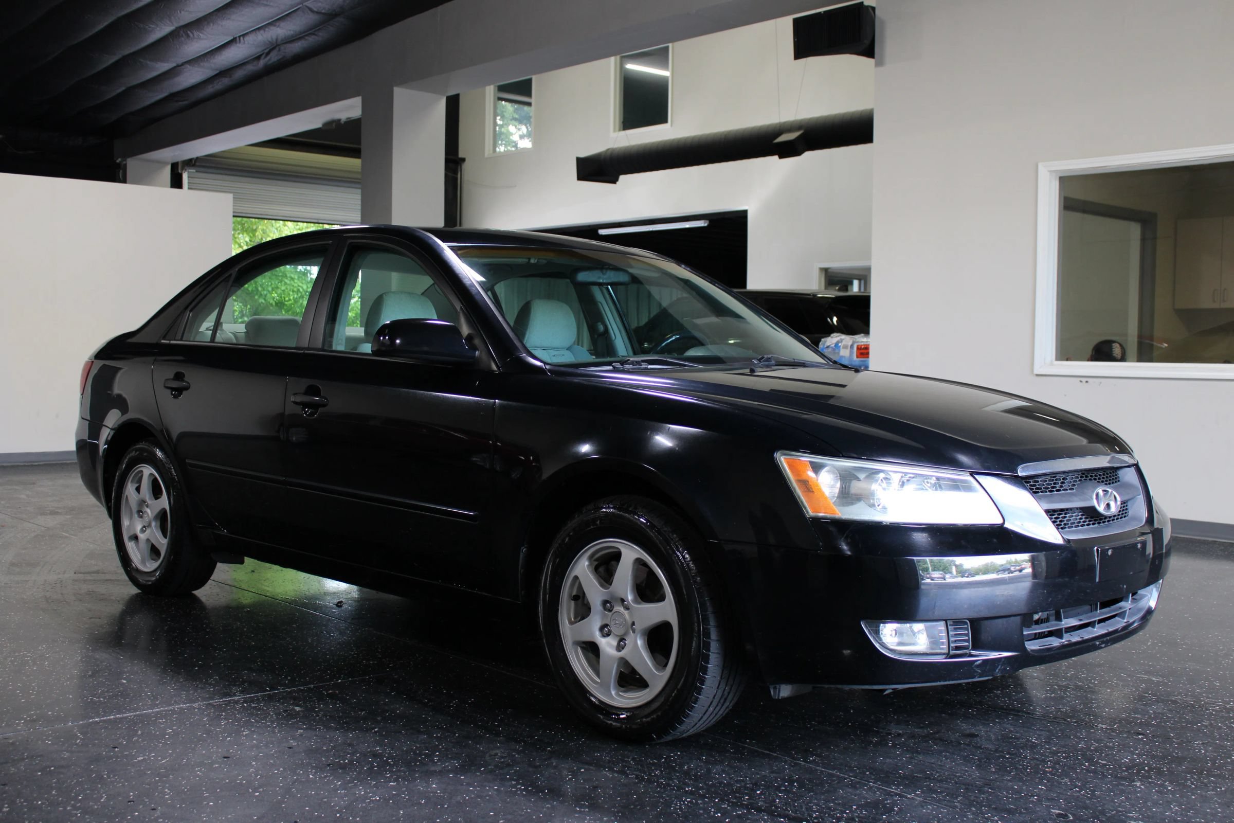 Used 2006 Hyundai Sonata V6 FWD image 1
