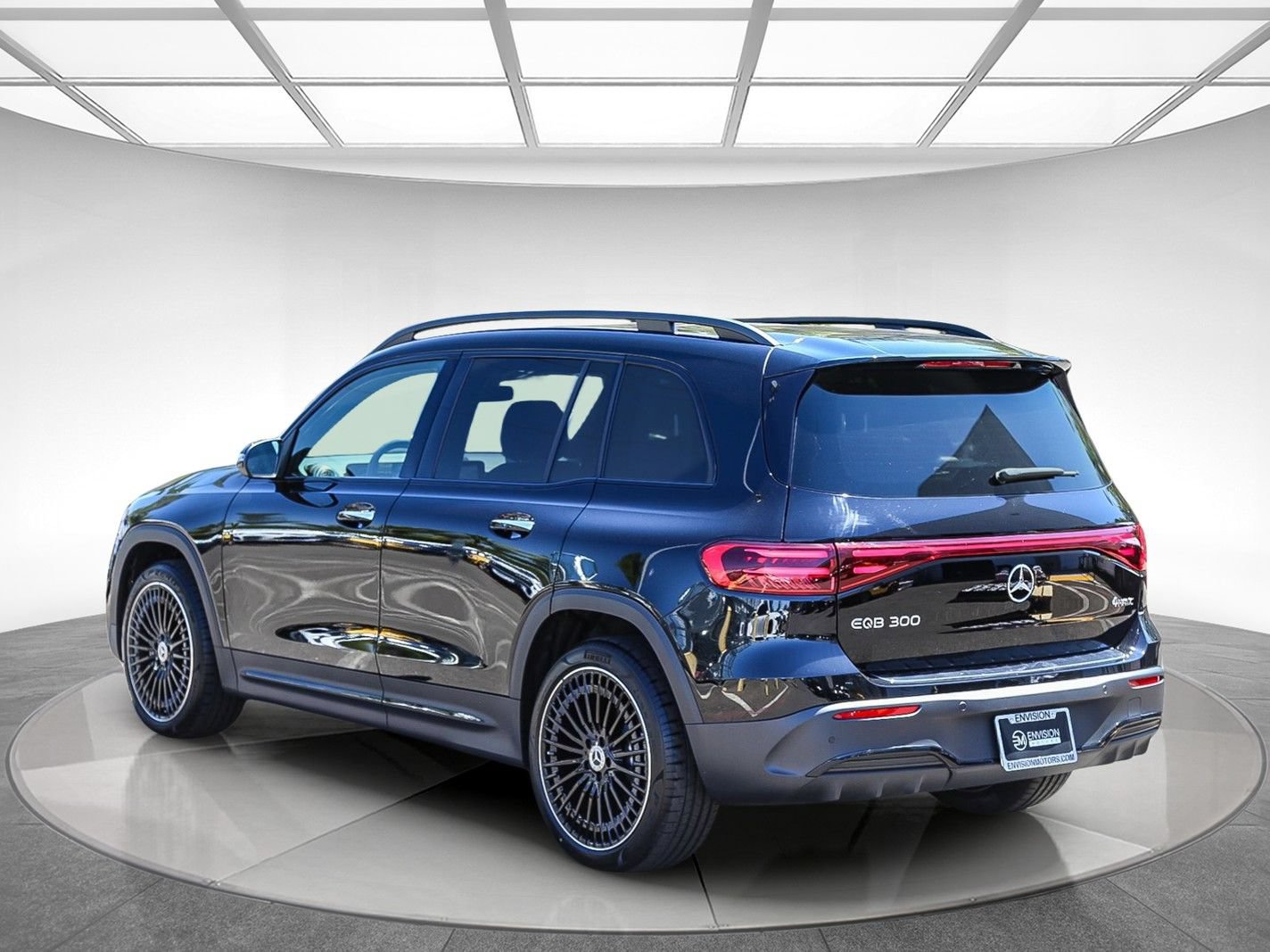 Used 2024 Mercedes-Benz EQB 300 4MATIC image 2