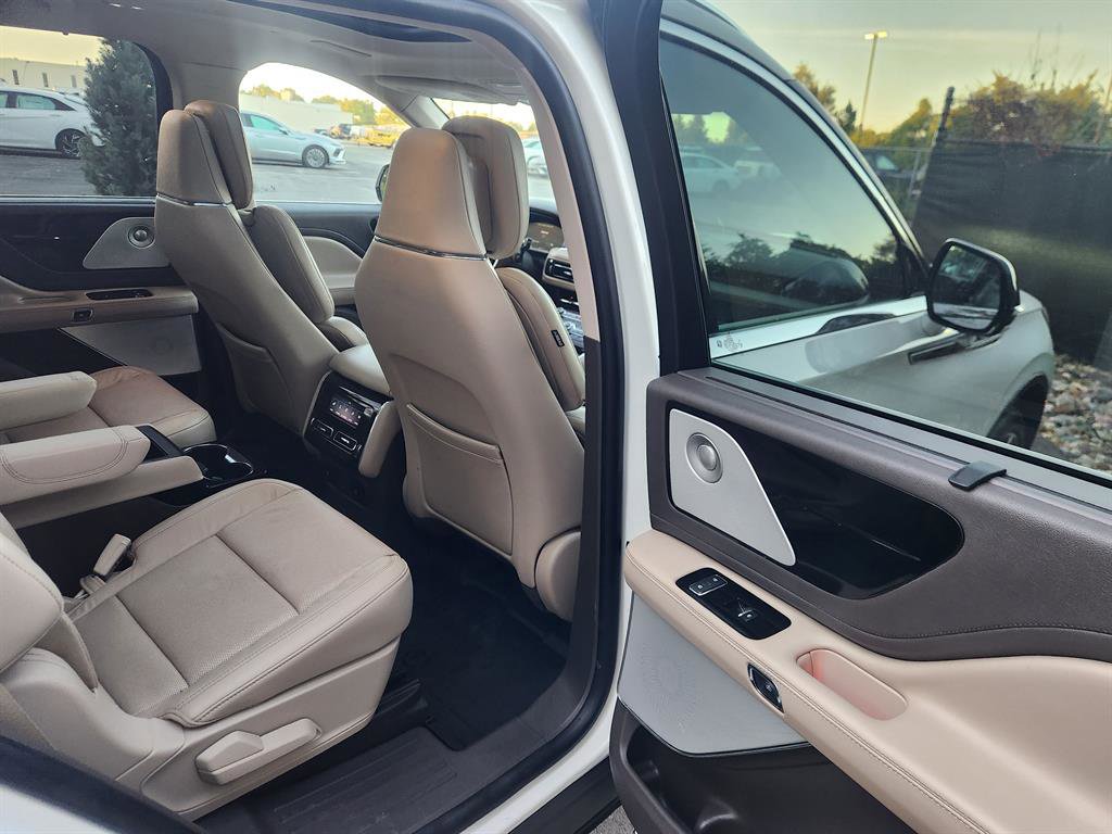 Certified 2022 Lincoln Aviator Reserve w/ Equipment Group 201A AWD/4WD image 17