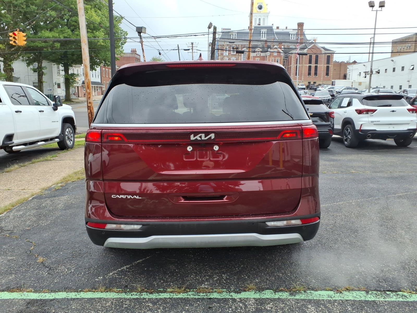 Used 2023 Kia Carnival EX FWD image 6