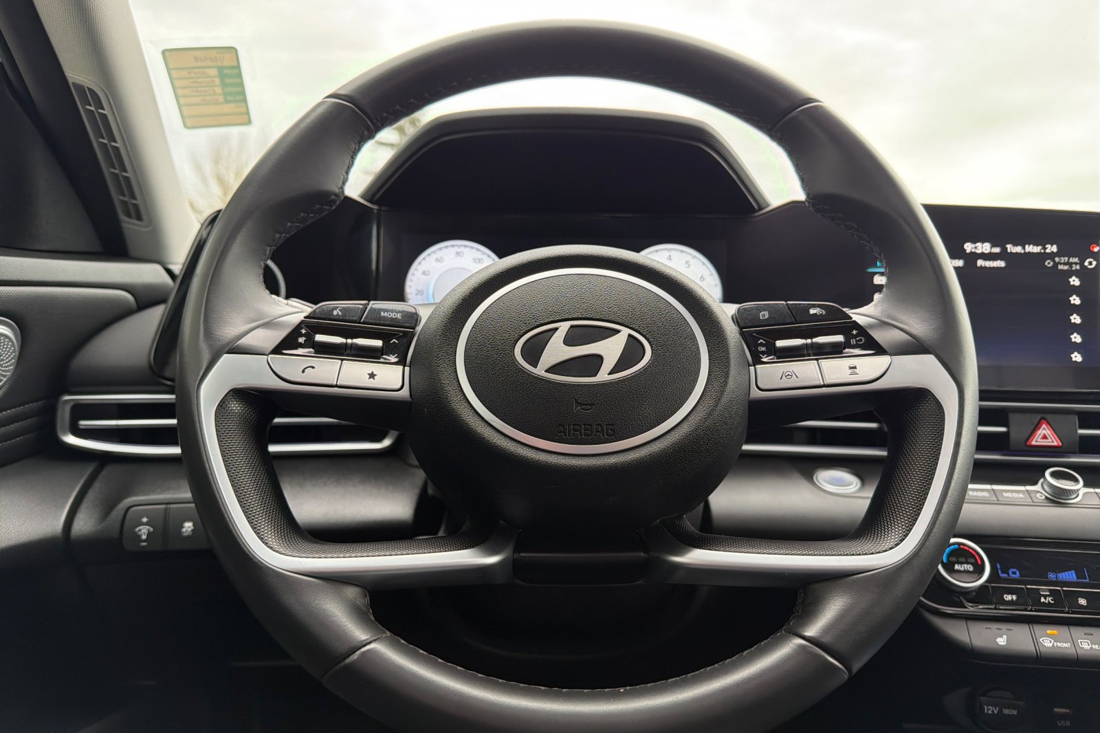 Used 2025 Hyundai Elantra SEL image 23