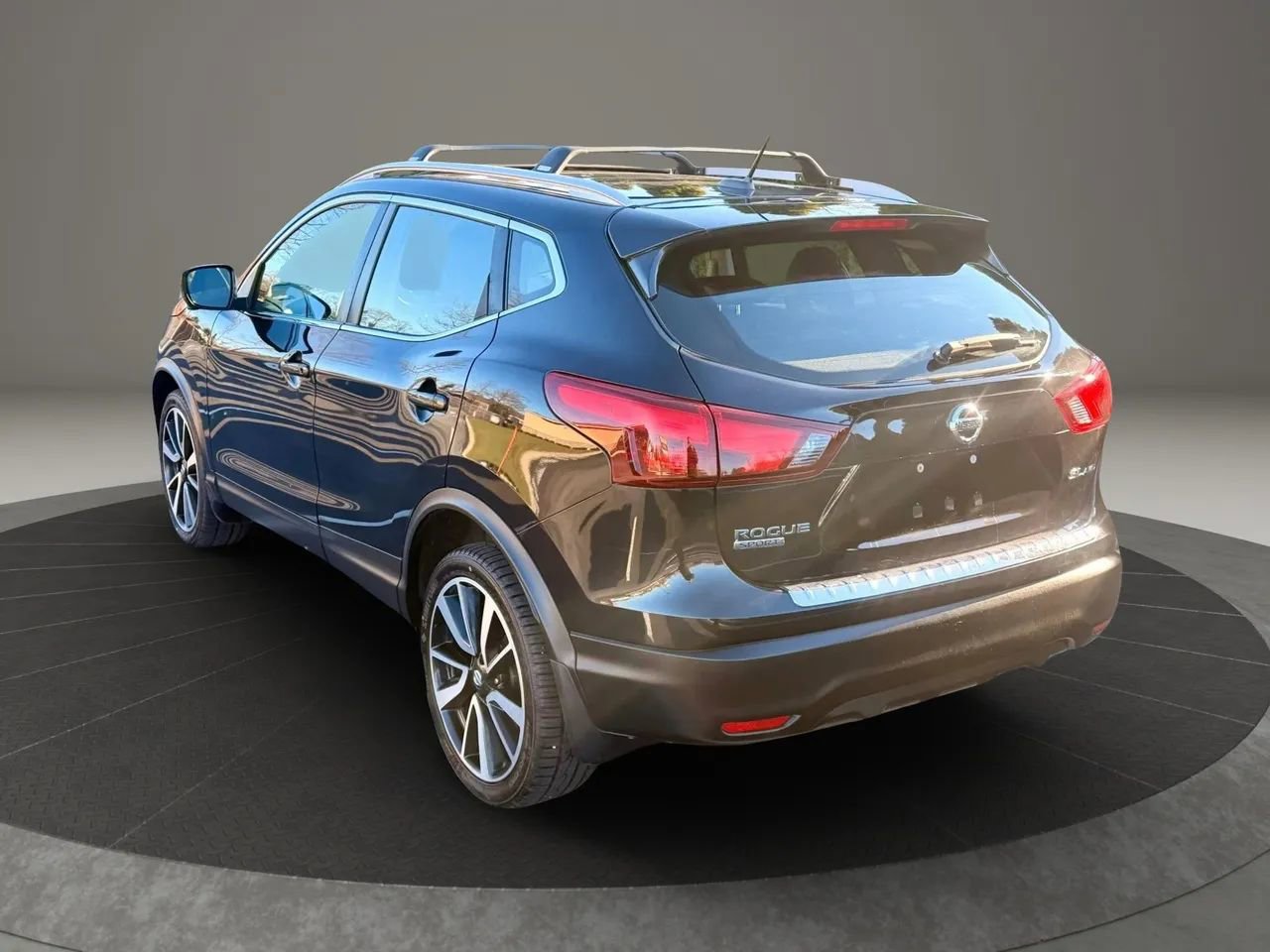 Used 2017 Nissan Rogue Sport SL w/ SL Premium Package image 6