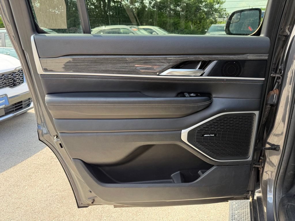 Used 2022 Jeep Wagoneer Series III AWD/4WD image 8