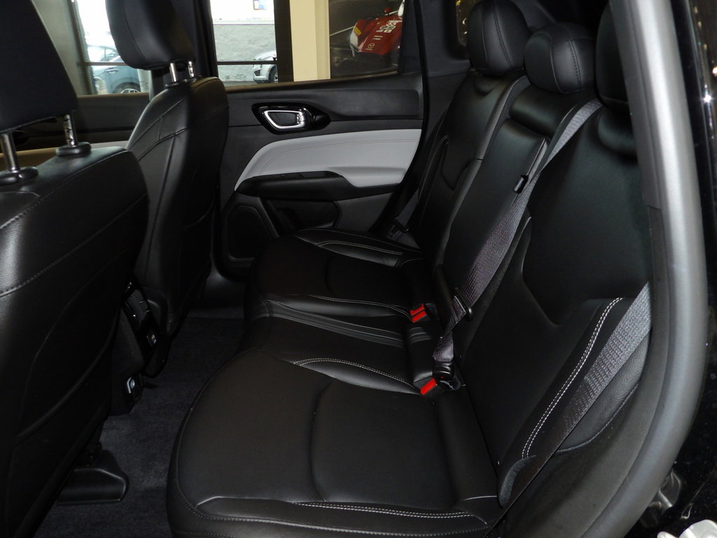 Used 2025 Jeep Compass Limited image 22