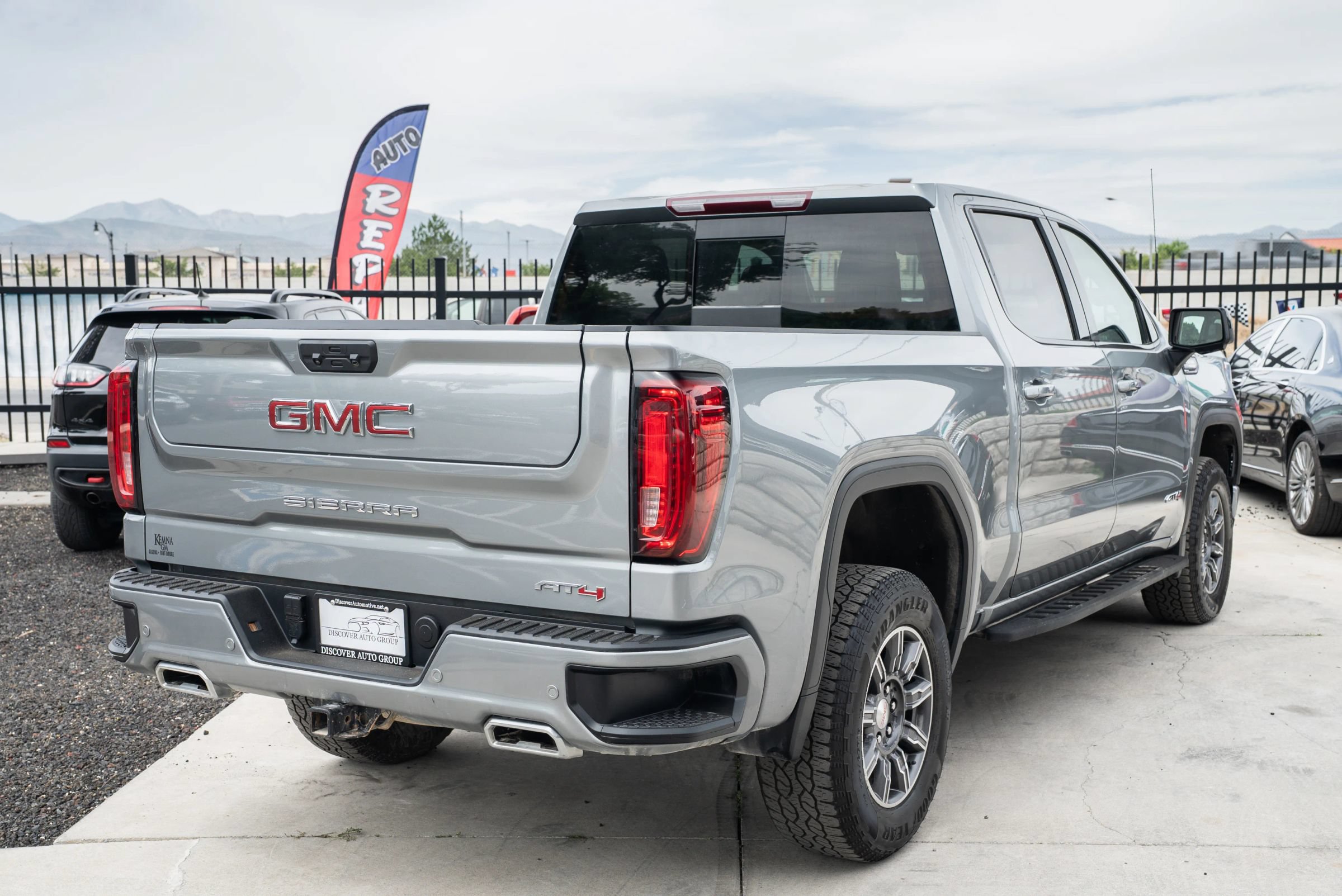 Used 2024 GMC Sierra 1500 AT4 w/ AT4 Premium Package AWD/4WD image 10