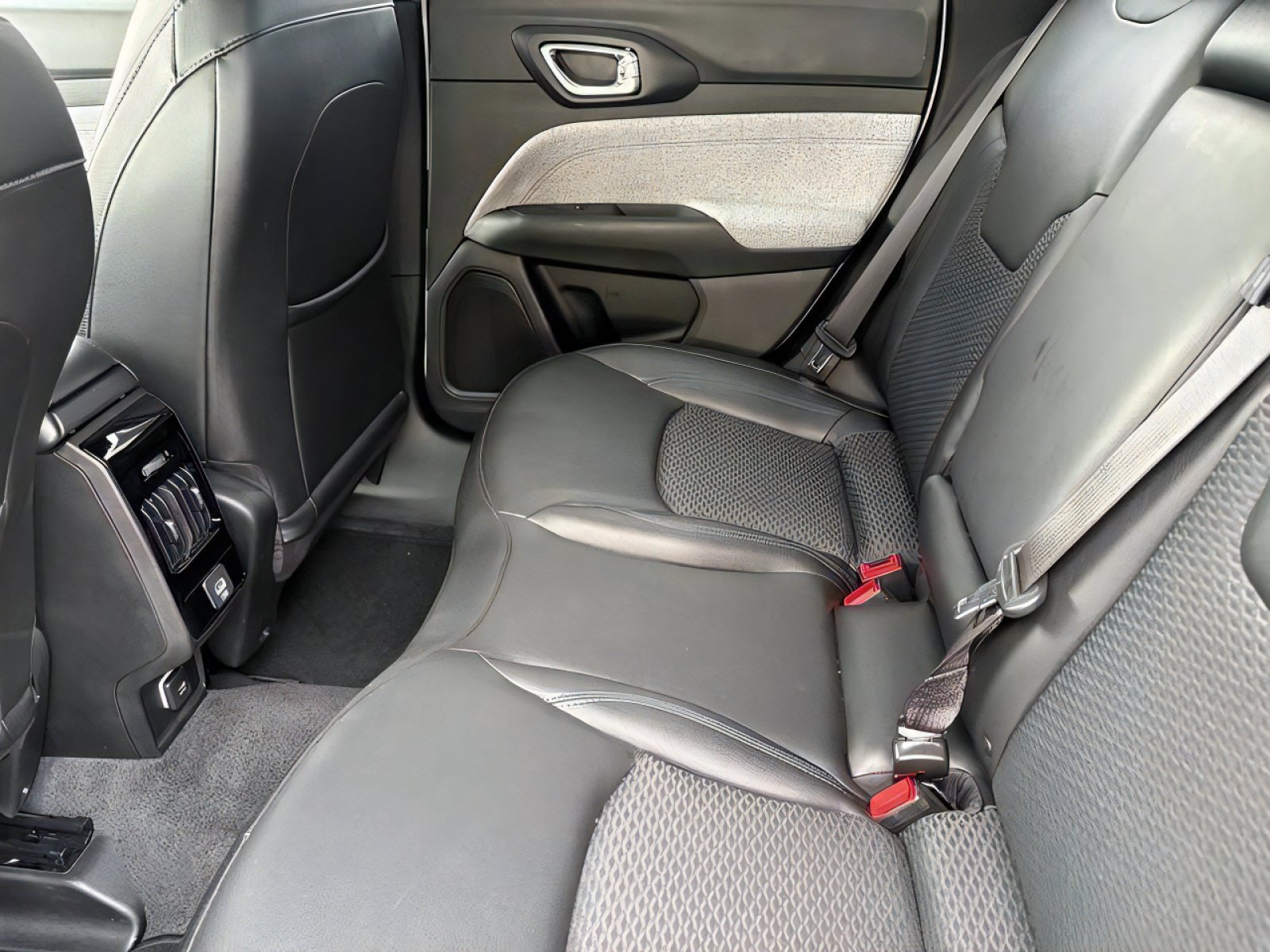 Used 2023 Jeep Compass Latitude AWD/4WD image 14