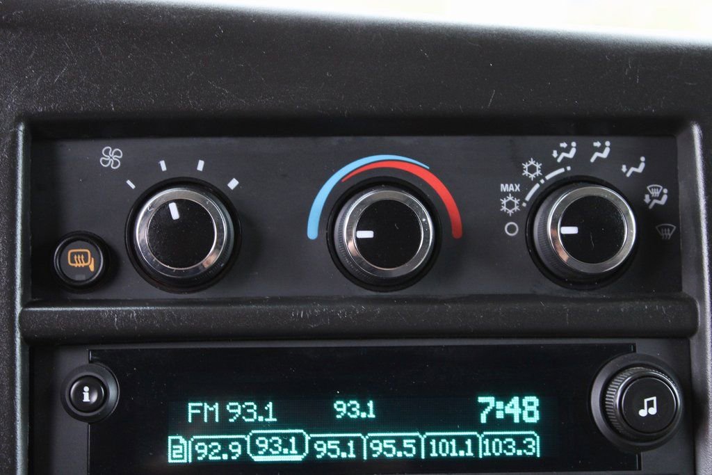 Used 2020 Chevrolet Express 3500 w/ Driver Convenience Package RWD image 27