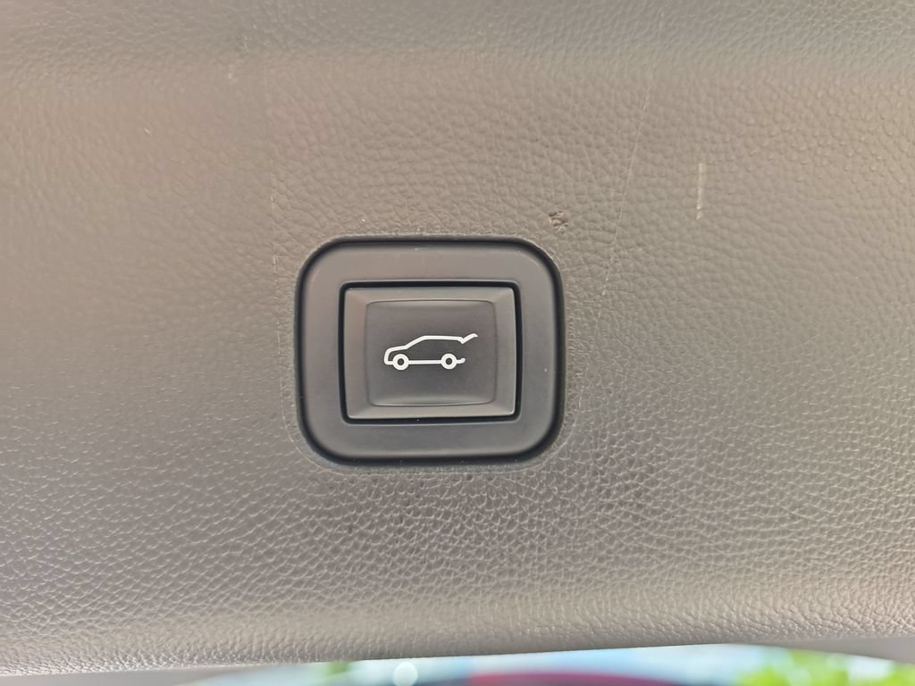 Used 2022 Buick Enclave Essence FWD image 36