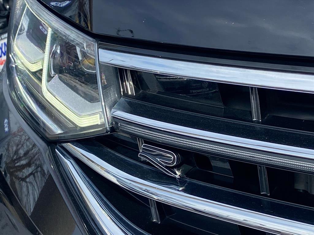 Certified 2024 Volkswagen Tiguan SEL R-Line image 3