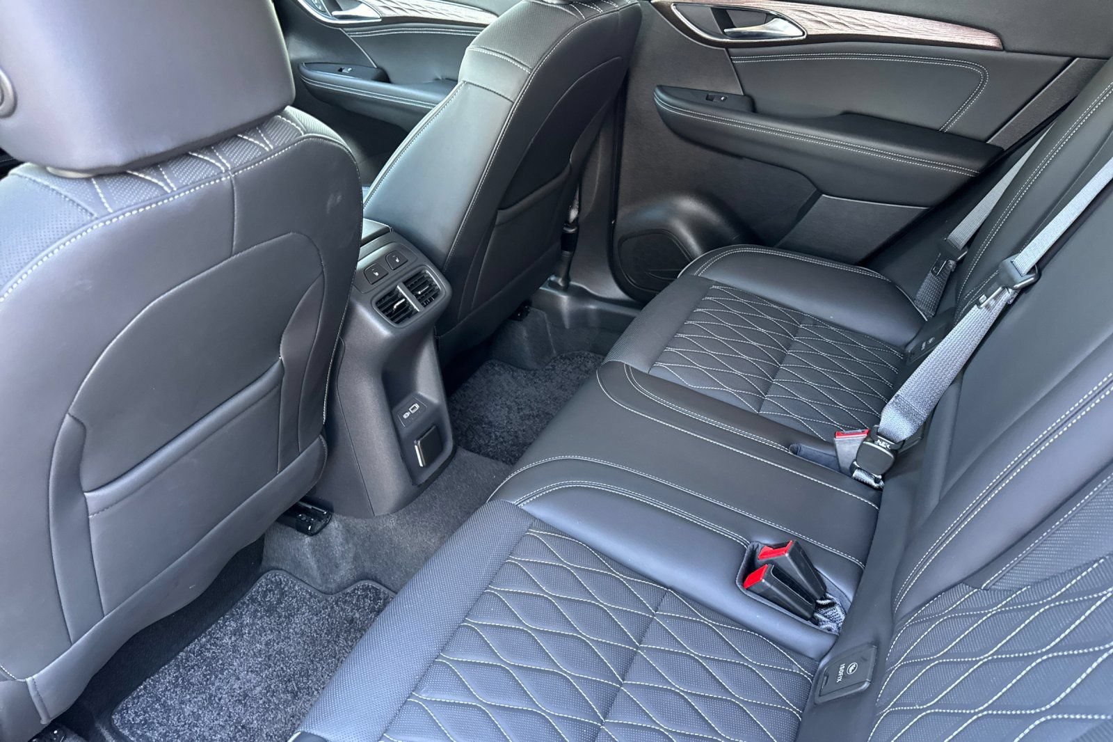 Certified 2023 Buick Envision Avenir AWD/4WD image 13