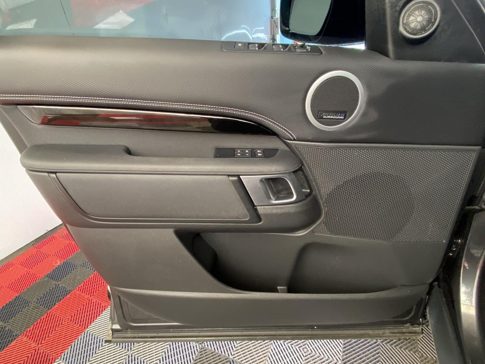 Used 2021 Land Rover Discovery HSE R-Dynamic AWD/4WD image 24