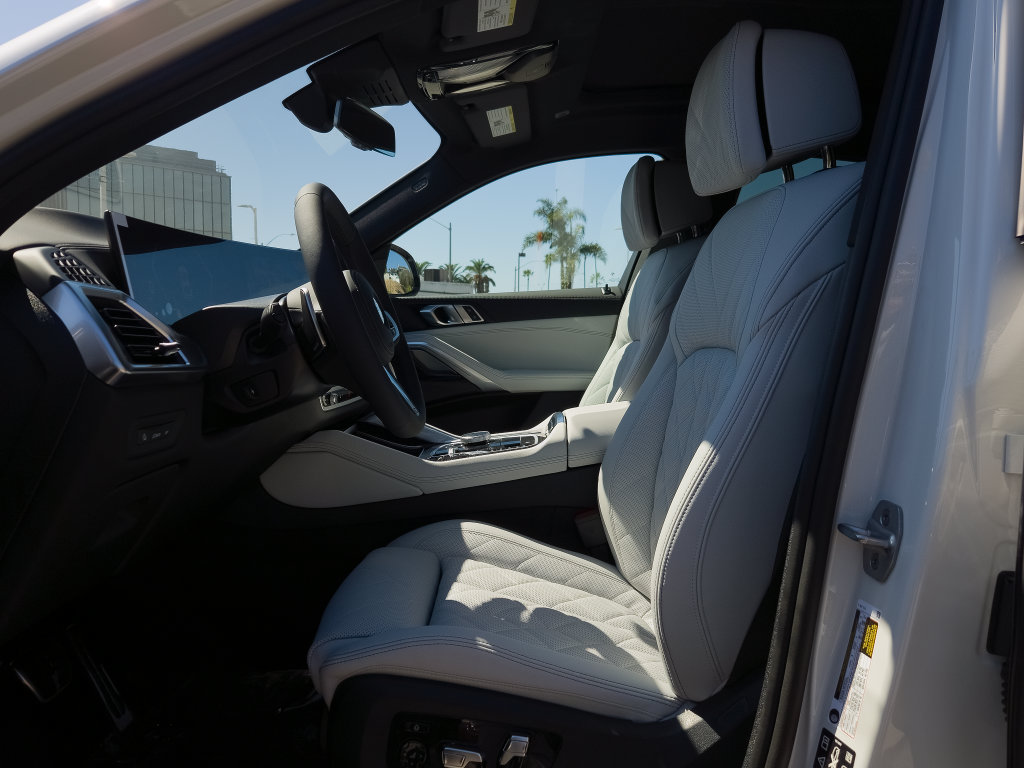New 2027 BMW X6 xDrive40i w/ Climate Comfort Package AWD/4WD image 9