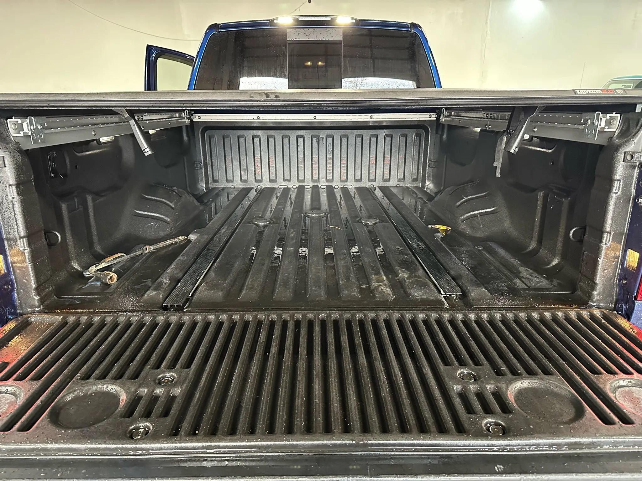 Used 2017 Nissan Titan SL image 11