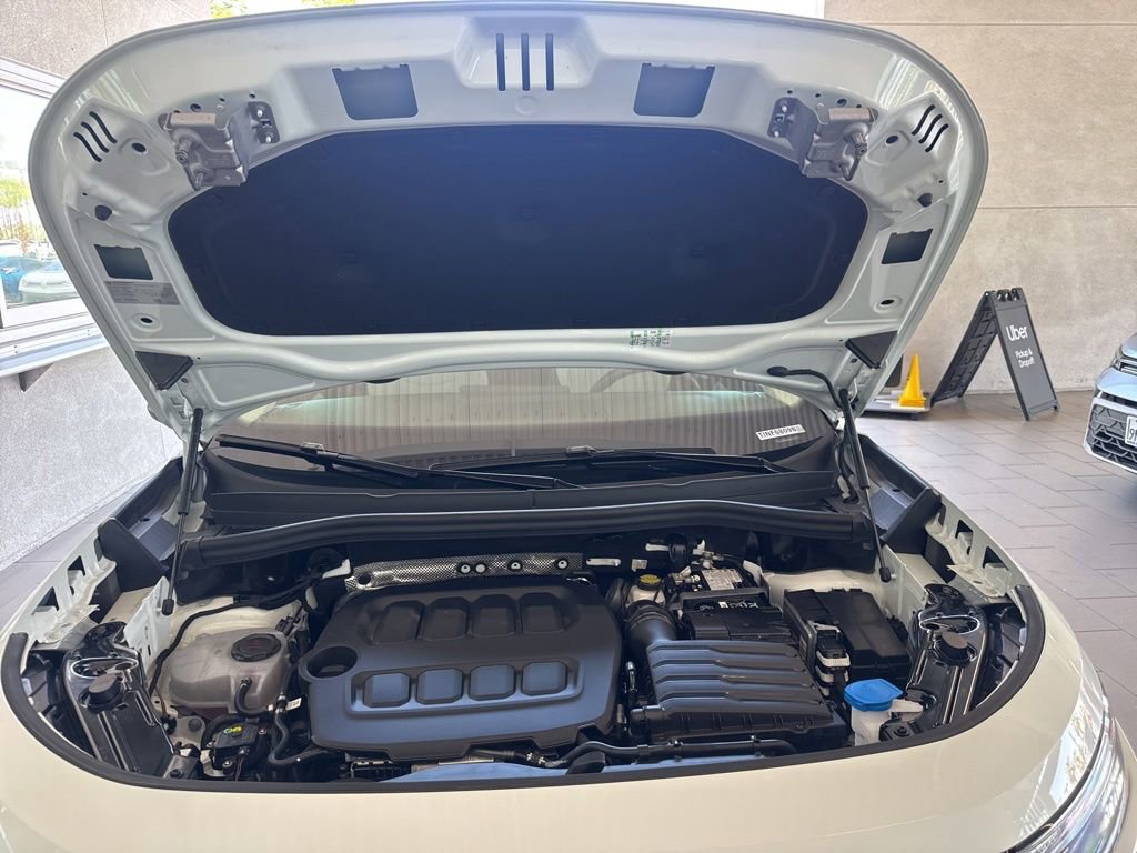 Certified 2025 Volkswagen Tiguan SE FWD image 18